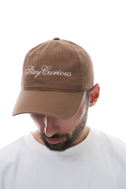 Кепка Stay Curious, коричневый